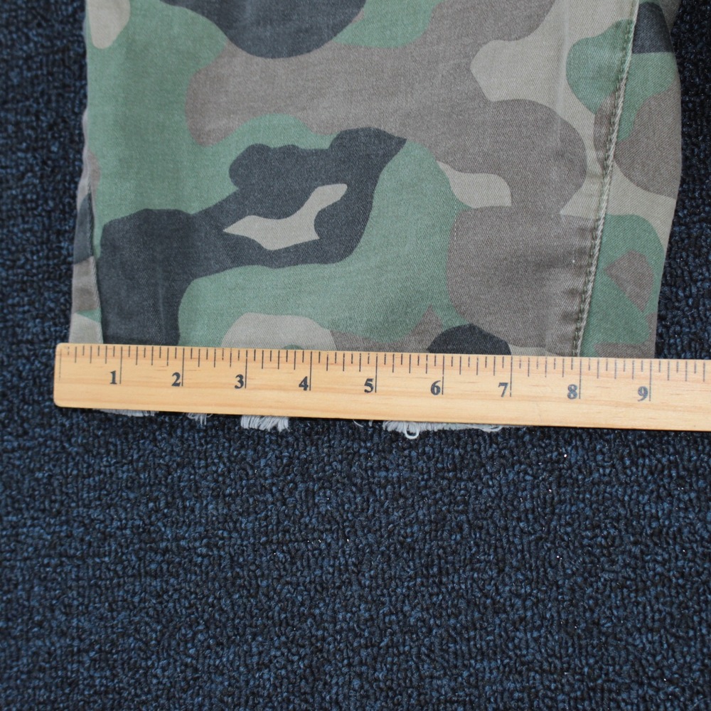 Born Primitive Jorts Mens Large Green Camo 8" Denim Cutoff Shorts Raw Hem - Picture 5 of 14